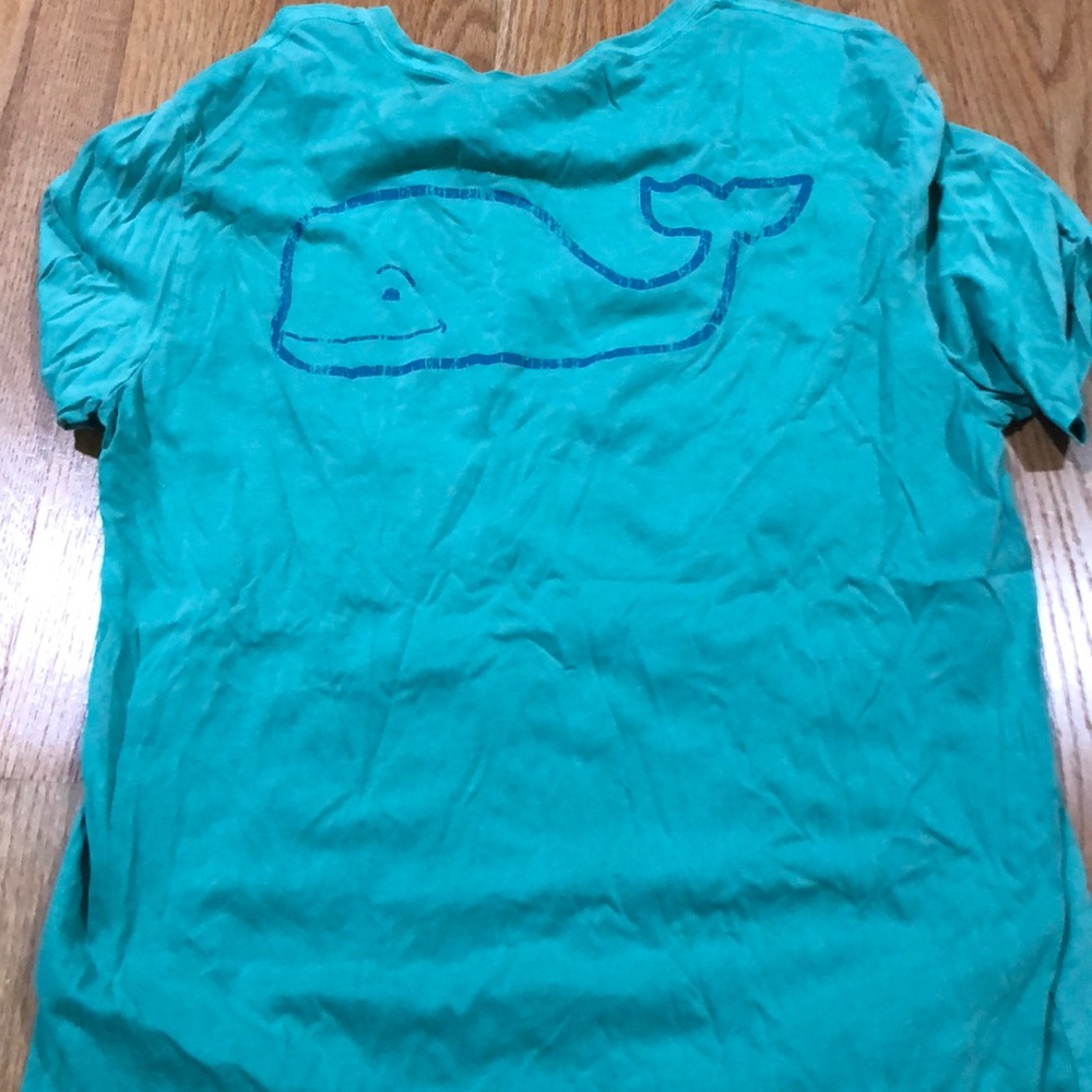 Green vineyard vines t-shirt